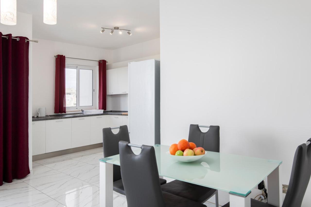 Sea View Apartment 2 Bedrooms 2 Bathrooms, 2 Minutes Away From The Sea Сент Джулианс Экстерьер фото