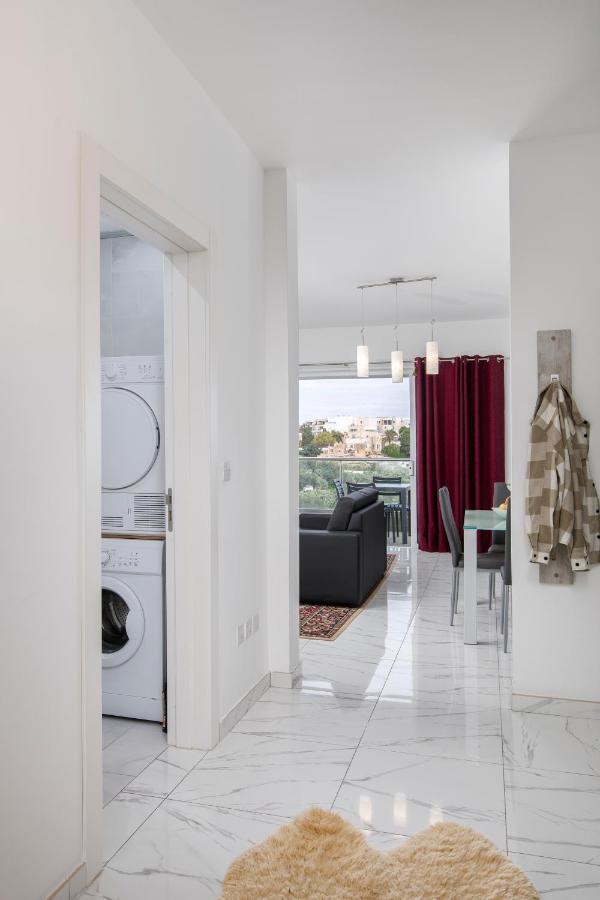 Sea View Apartment 2 Bedrooms 2 Bathrooms, 2 Minutes Away From The Sea Сент Джулианс Экстерьер фото