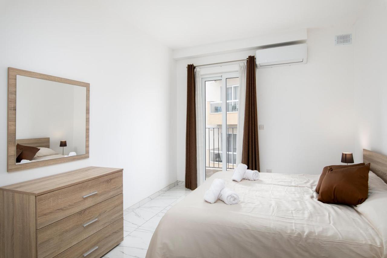 Sea View Apartment 2 Bedrooms 2 Bathrooms, 2 Minutes Away From The Sea Сент Джулианс Экстерьер фото