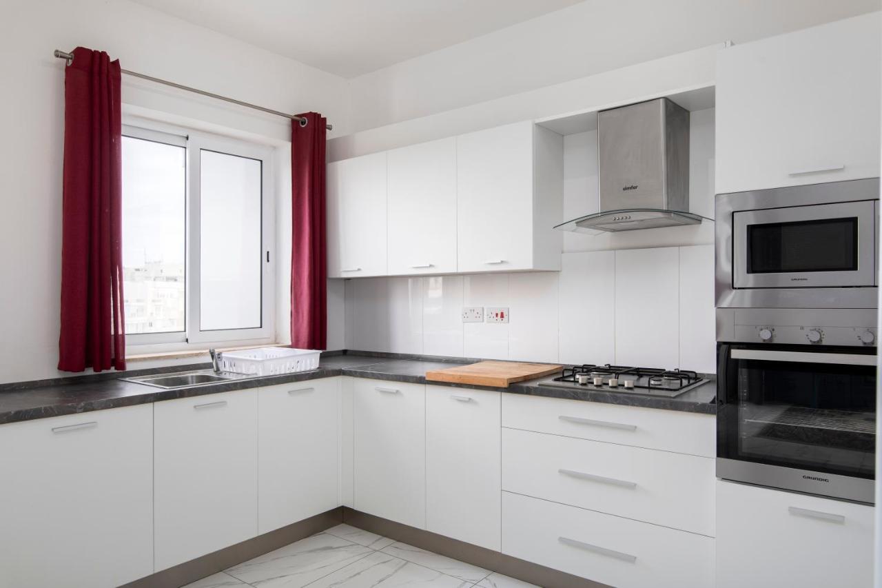 Sea View Apartment 2 Bedrooms 2 Bathrooms, 2 Minutes Away From The Sea Сент Джулианс Экстерьер фото